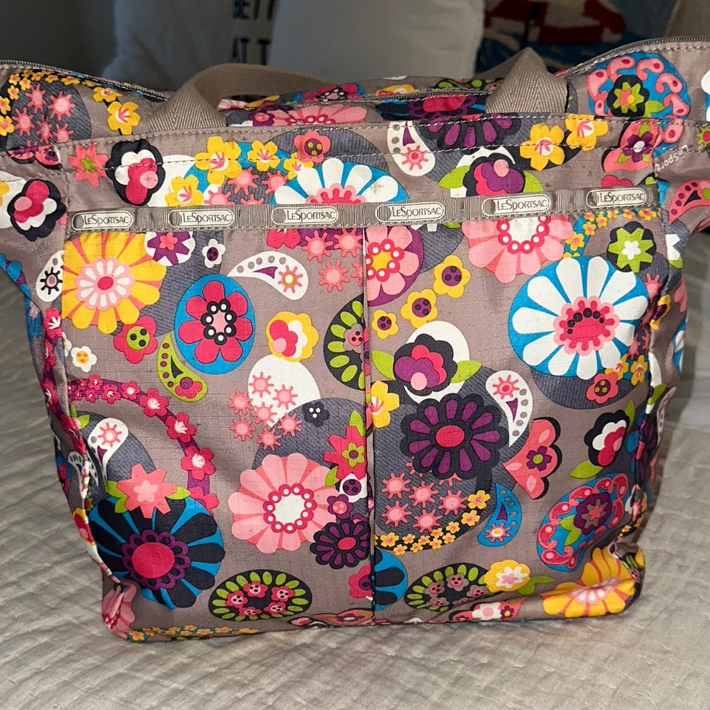 Lesportsac Floral Tote . Zip top . Inside pockets. .